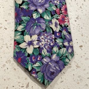 Elements purple and white flower cotton tie